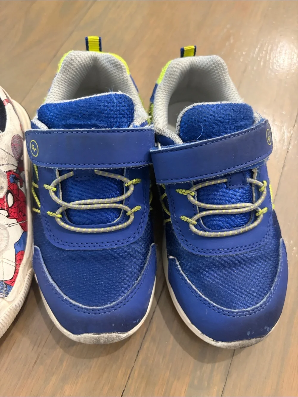 Boys 11 sneakers Spider-Man & stride rite 360 guc